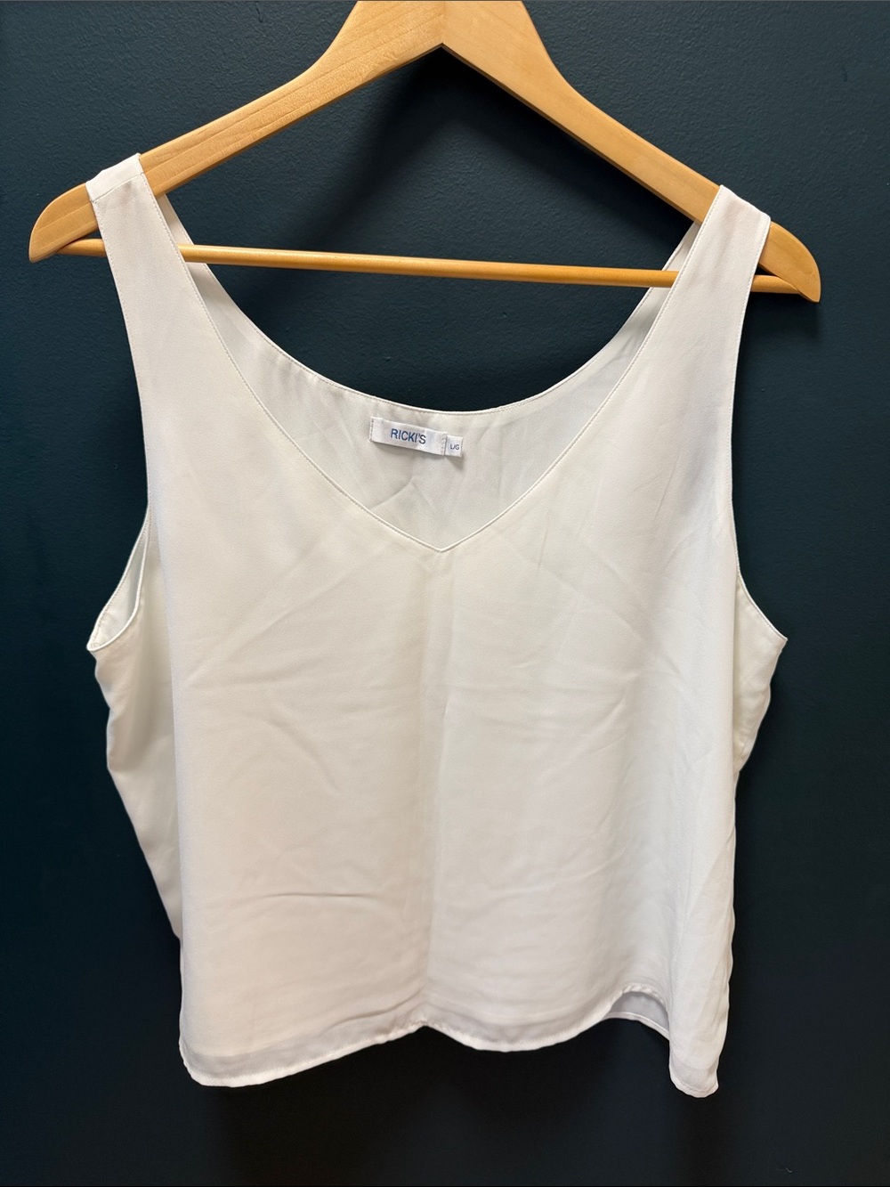 Ricki's White V-Neck cropped Sleeveless Camisole
